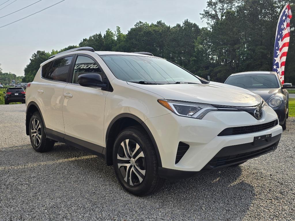 2017 Toyota RAV4 LE photo